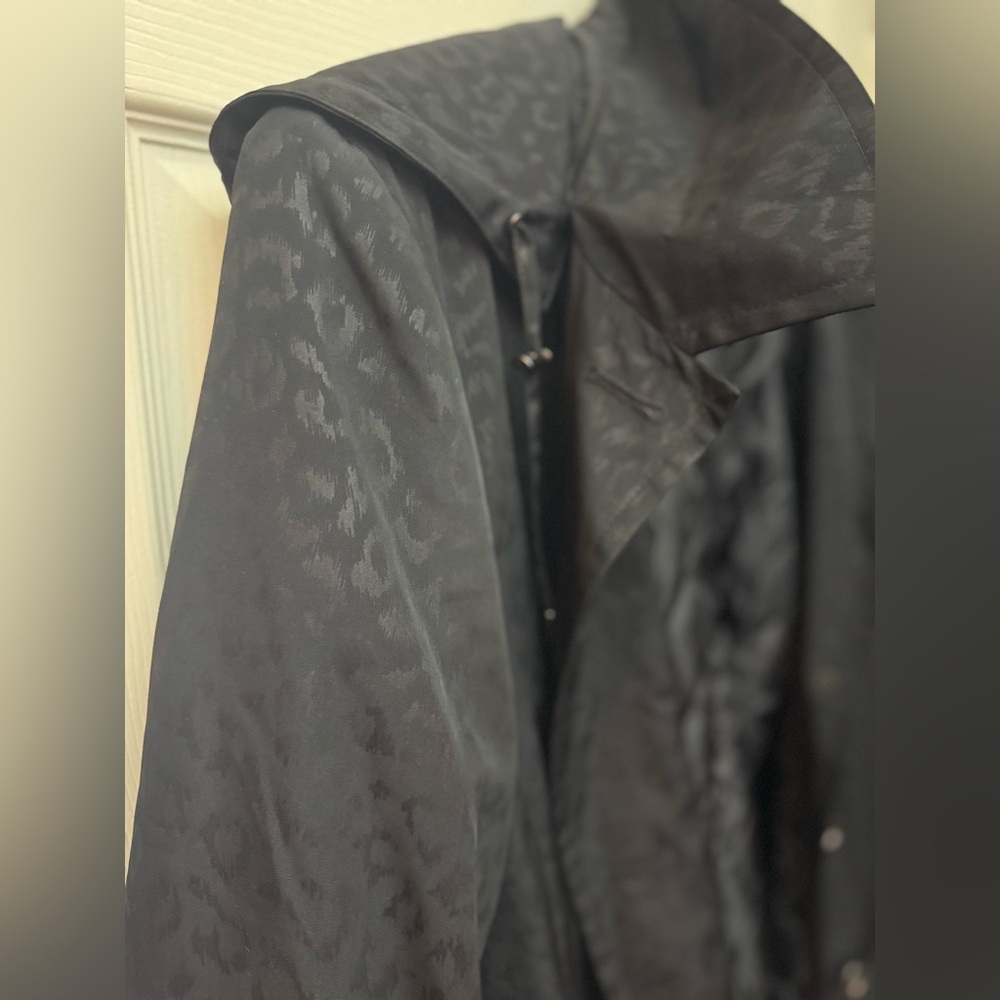 Maggie Barnes removable hooded coat with black pattern - 2X - Picture 4 of 5